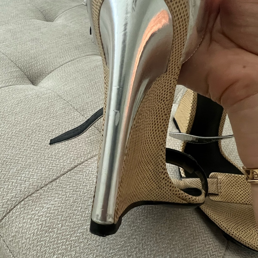 🛍 Bottega Veneta Karung and Metalic Silver Sandal - Picture 9 of 10